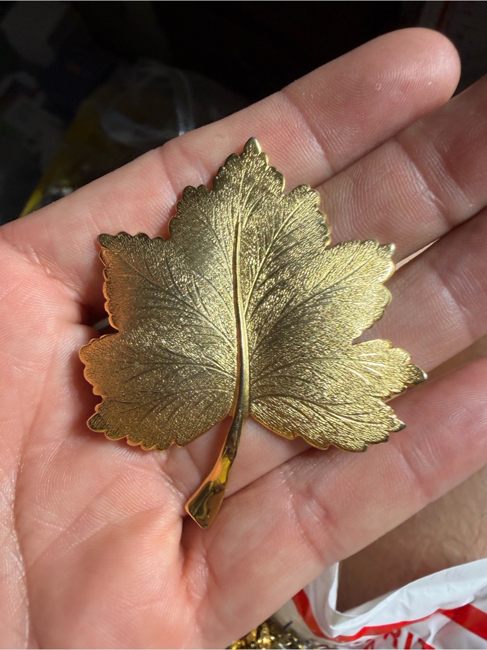Vintage Giovanni Gold Tone Leaf Brooch